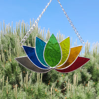 Vitrail artisanal Lotus couleurs chakras